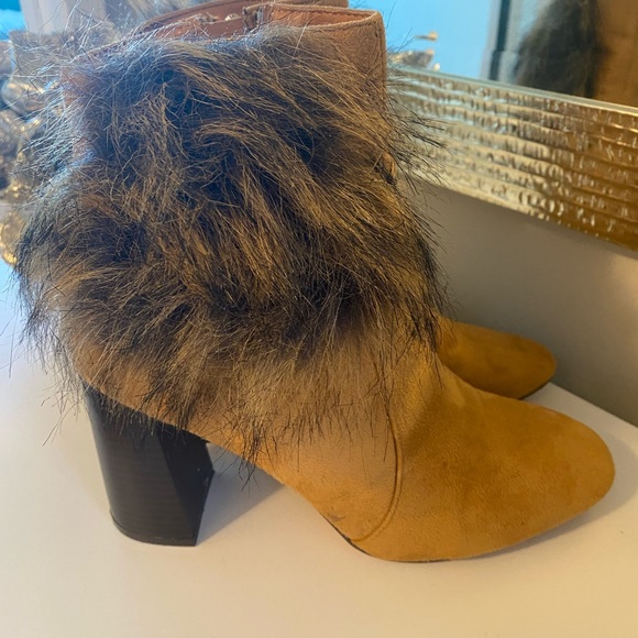 CAPE ROBBIN FAUX FUR BERNICE BOOT - Picture 2 of 6